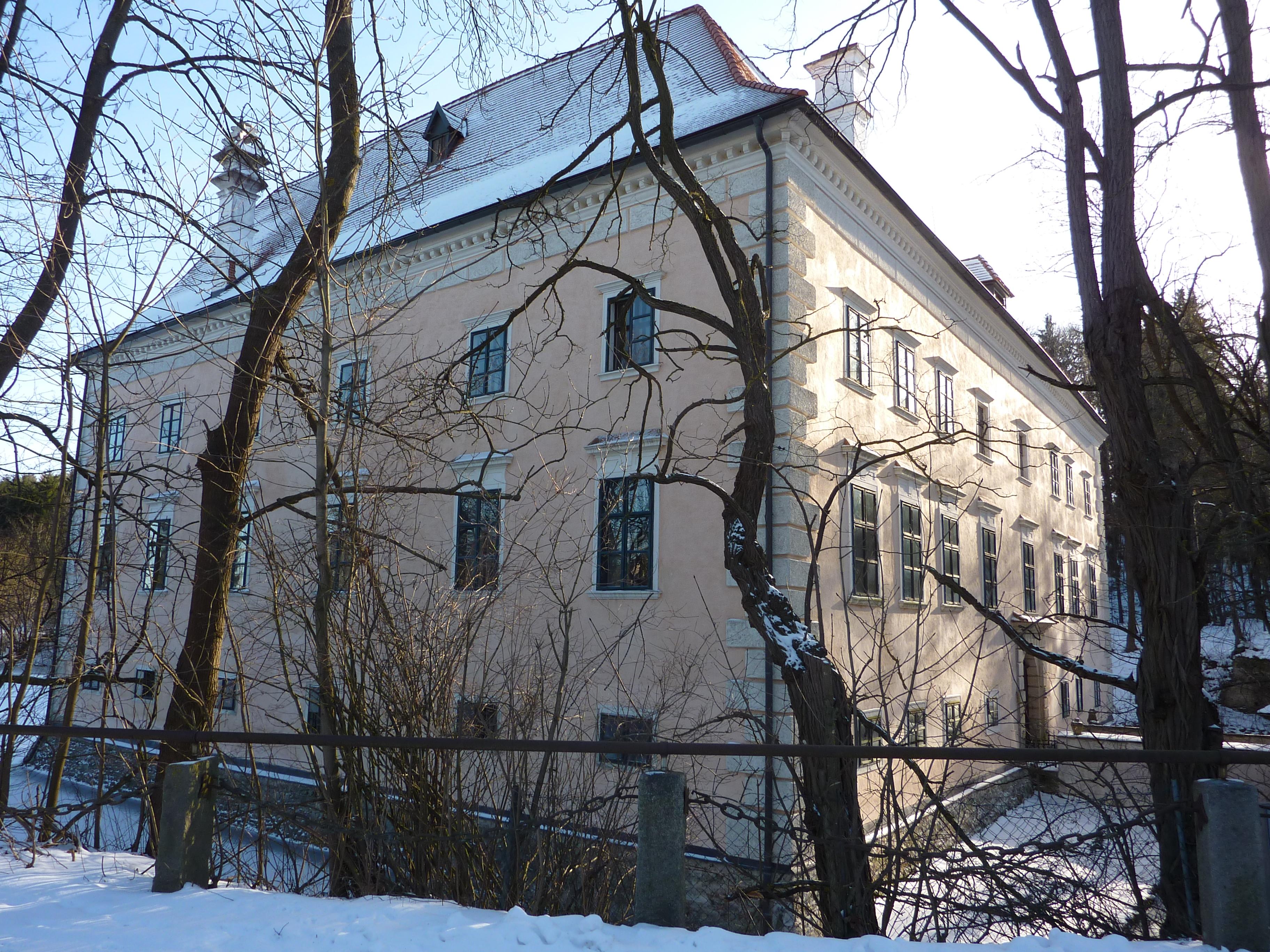 Schloss Brunn am Walde mit Wirtschaftsgebäude
