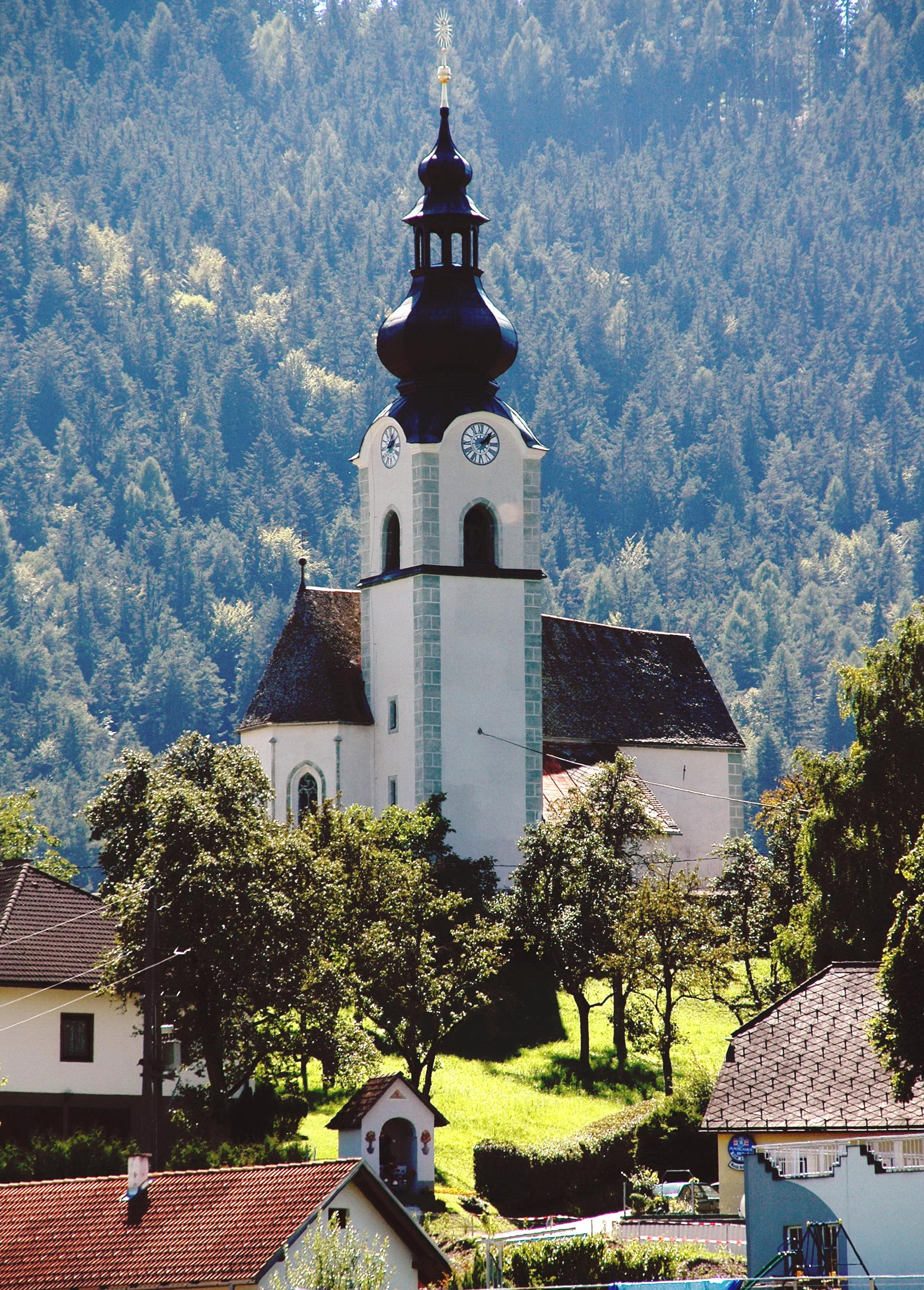 Kath. Pfarrkirche hl. Georg und Friedhof